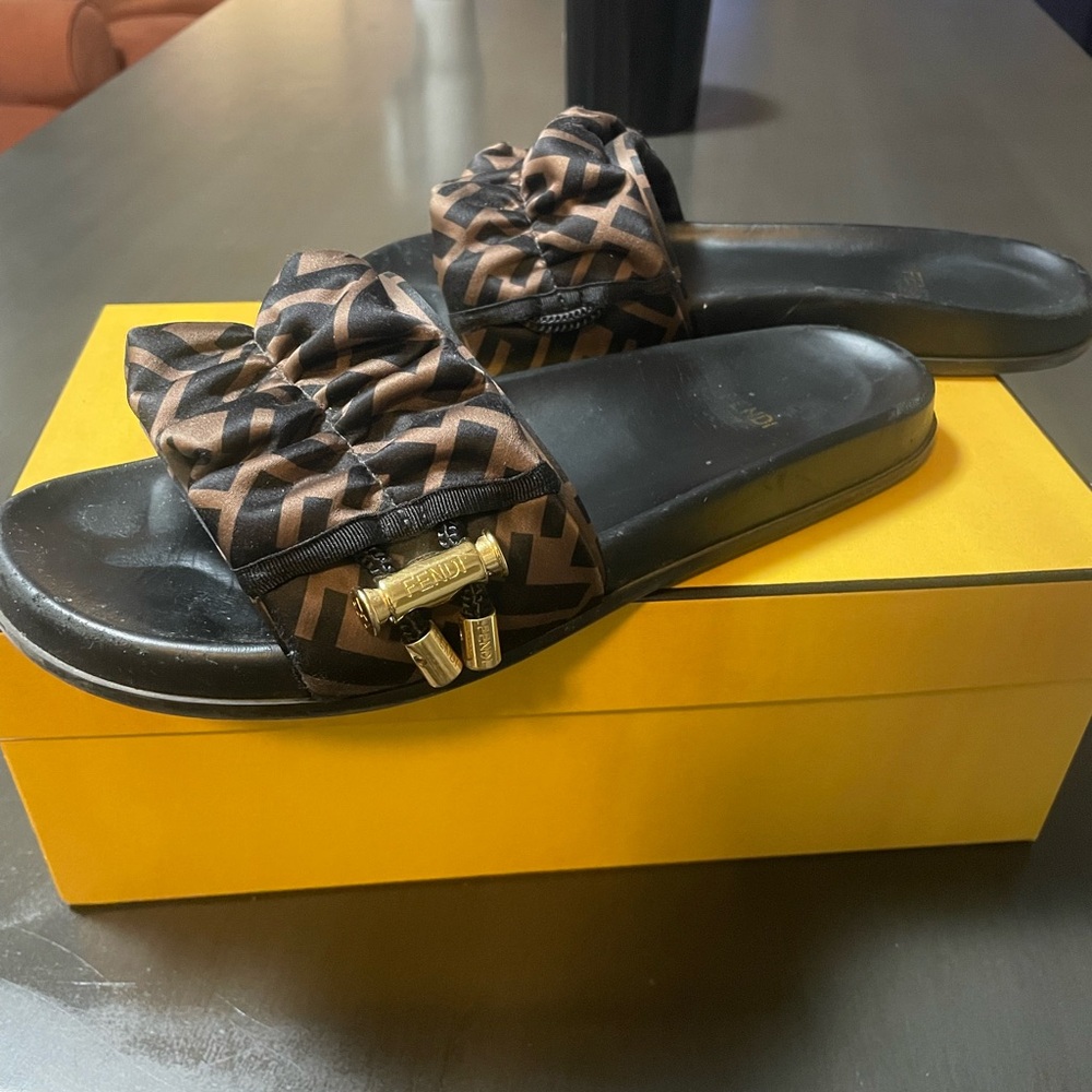 Authenticated Fendi X Sarah Coleman FF Vertigo Slide Sandal